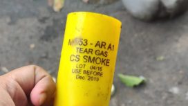 Salah satu selongsong gas air mata berserakan di Jalan Kramat Kwitang