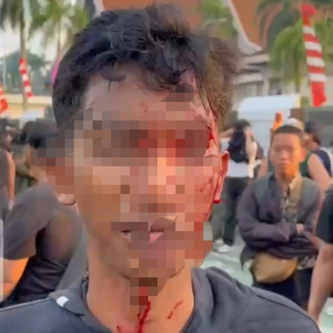 
					Aksi Tuntut Penghapusan Tunjangan DPR di Pontianak Ricuh, Mahasiswa Luka dan Ditangkap