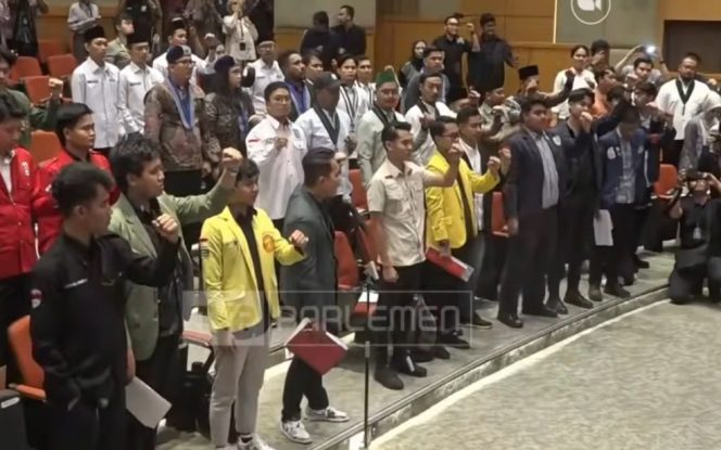 
					Mahasiswa Desak DPR Hubungi Kapolri untuk Bebaskan Demonstran yang Ditahan