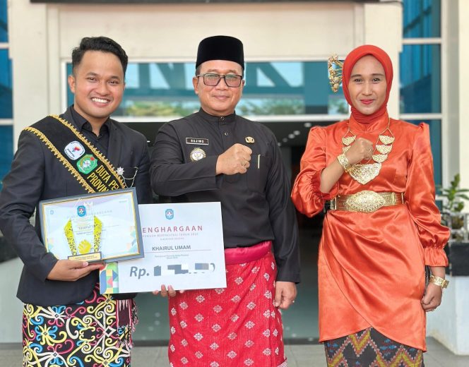 
					Khairul Umam Terima Penghargaan di Hari Sumpah Pemuda ke-97, Dorong Pemuda Kubu Raya Jadi Agen Perubahan