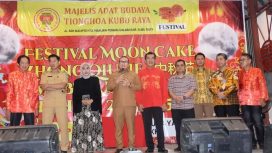 Festival Kue Bulan atau Moon Cake Festival 2576 Kongzili / 2025 Masehi