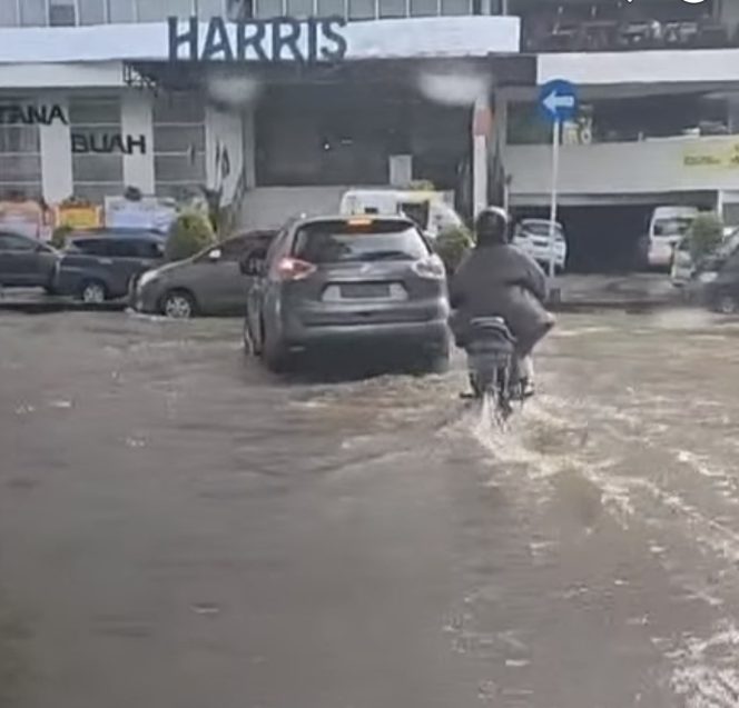 
Dok: Arsip foto genangan air yang melanda Kota Pontianak beberapa waktu lalu.

