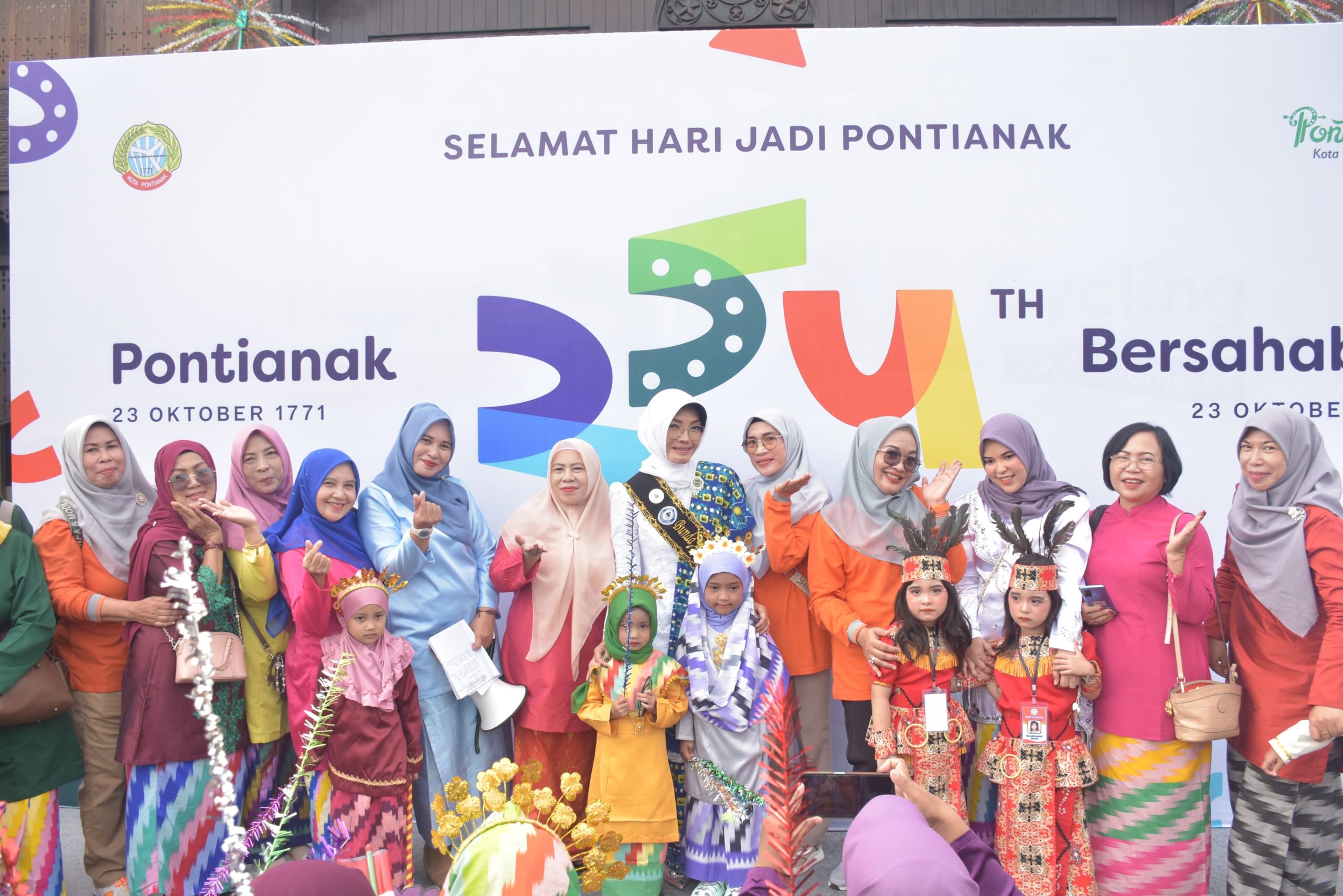 Meriahkan HUT Pontianak ke-254, Ratusan Anak PAUD Ikuti Pawai Karnaval Budaya