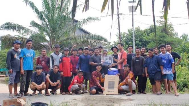 
Mahasiswa PMM UM Pontianak Kembangkan Ekowisata dan Ekonomi Kreatif di Desa Sungai Deras