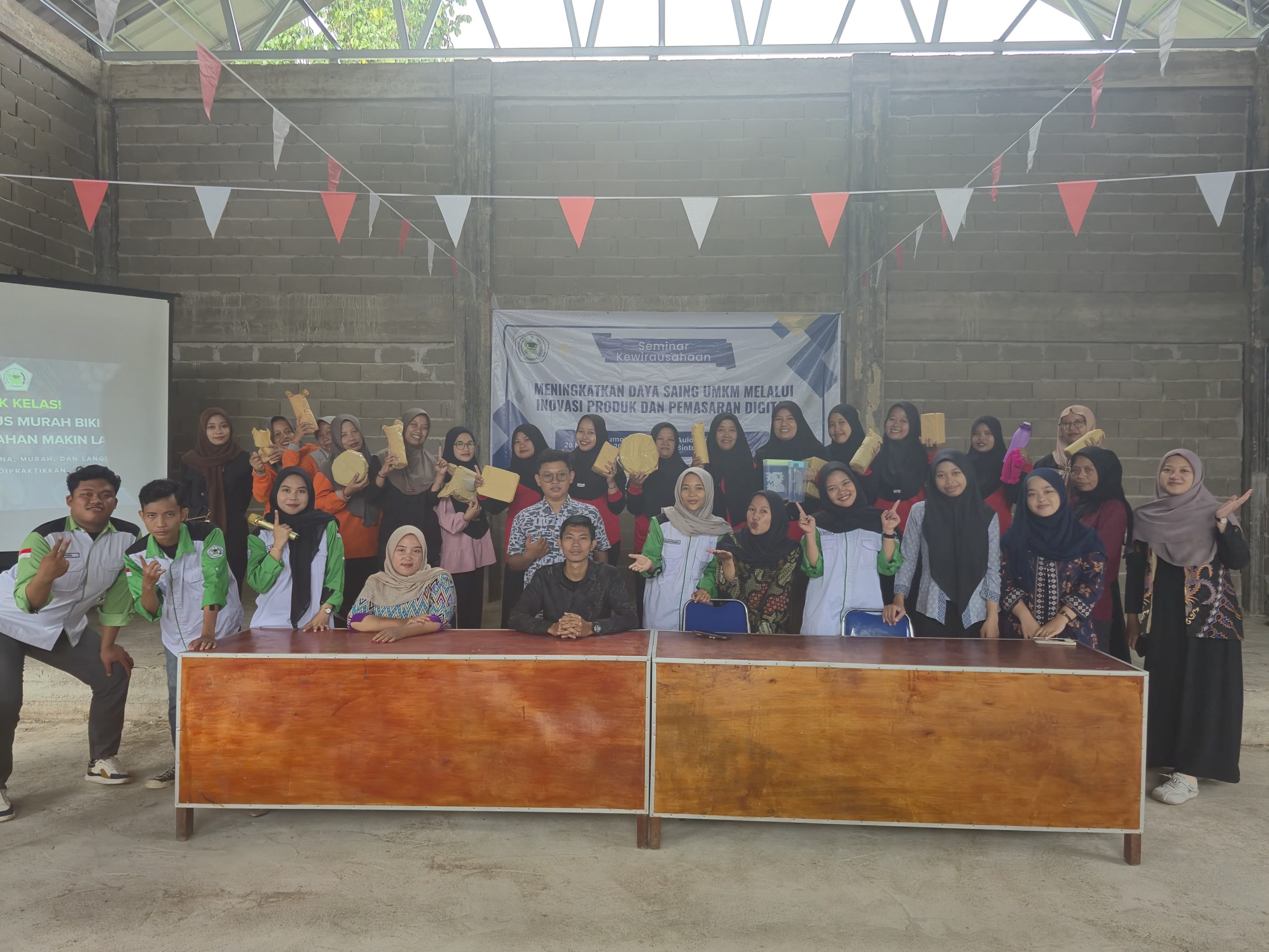 PRIMARAYA Gelar Seminar Kewirausahaan, Dorong UMKM Desa Bintang Mas Naik Kelas