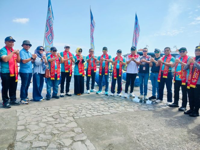 
					Pontianak Dragon Boat Race 2025 Resmi Dibuka, 42 Tim Ramaikan Lomba di Alun-Alun Kapuas