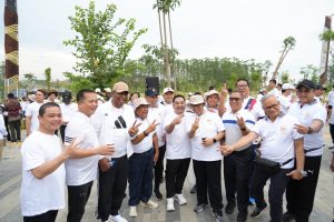 Ria Norsan Bergabung dengan Ratusan Peserta Jalan Santai di Kawasan Inti IKN