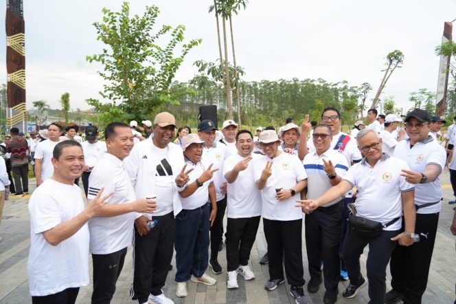 
					Ria Norsan Bergabung dengan Ratusan Peserta Jalan Santai di Kawasan Inti IKN
