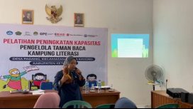 Neng Marlina Efendi Pegiat Literasi di Ketapang menjadi Fasilitator mendongeng  (11/11)