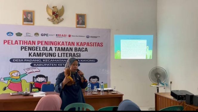 
					Neng Marlina Efendi Pegiat Literasi di Ketapang menjadi Fasilitator mendongeng  (11/11)