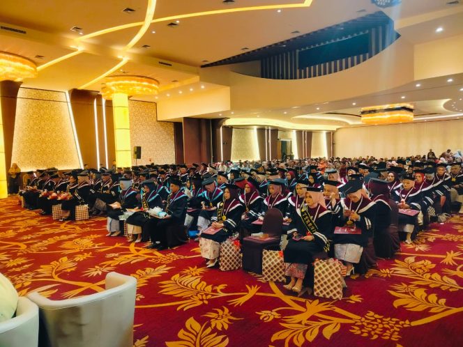 
ITEKES Muhammadiyah Kalbar Gelar Wisuda Periode II, Soroti Pengembangan Fakultas Kedokteran