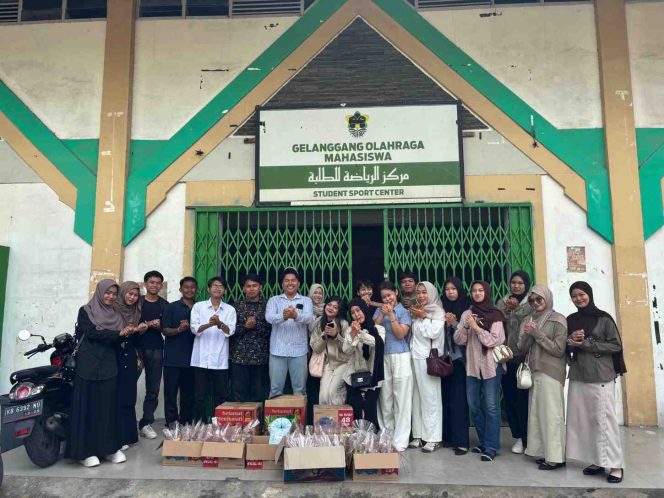 
					Dema IAIN Pontianak & Komunitas Berbagi Nasi Pontianak Gelar Bakti Sosial di Pondok Pesantren Darul Iman Wadda’wah