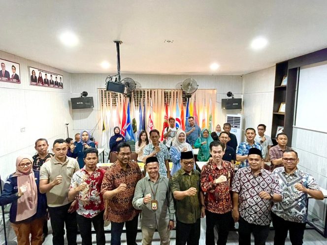 
					Bawaslu Kubu Raya Awasi Langsung Pleno PDPB Triwulan IV 2025 di Kantor KPU