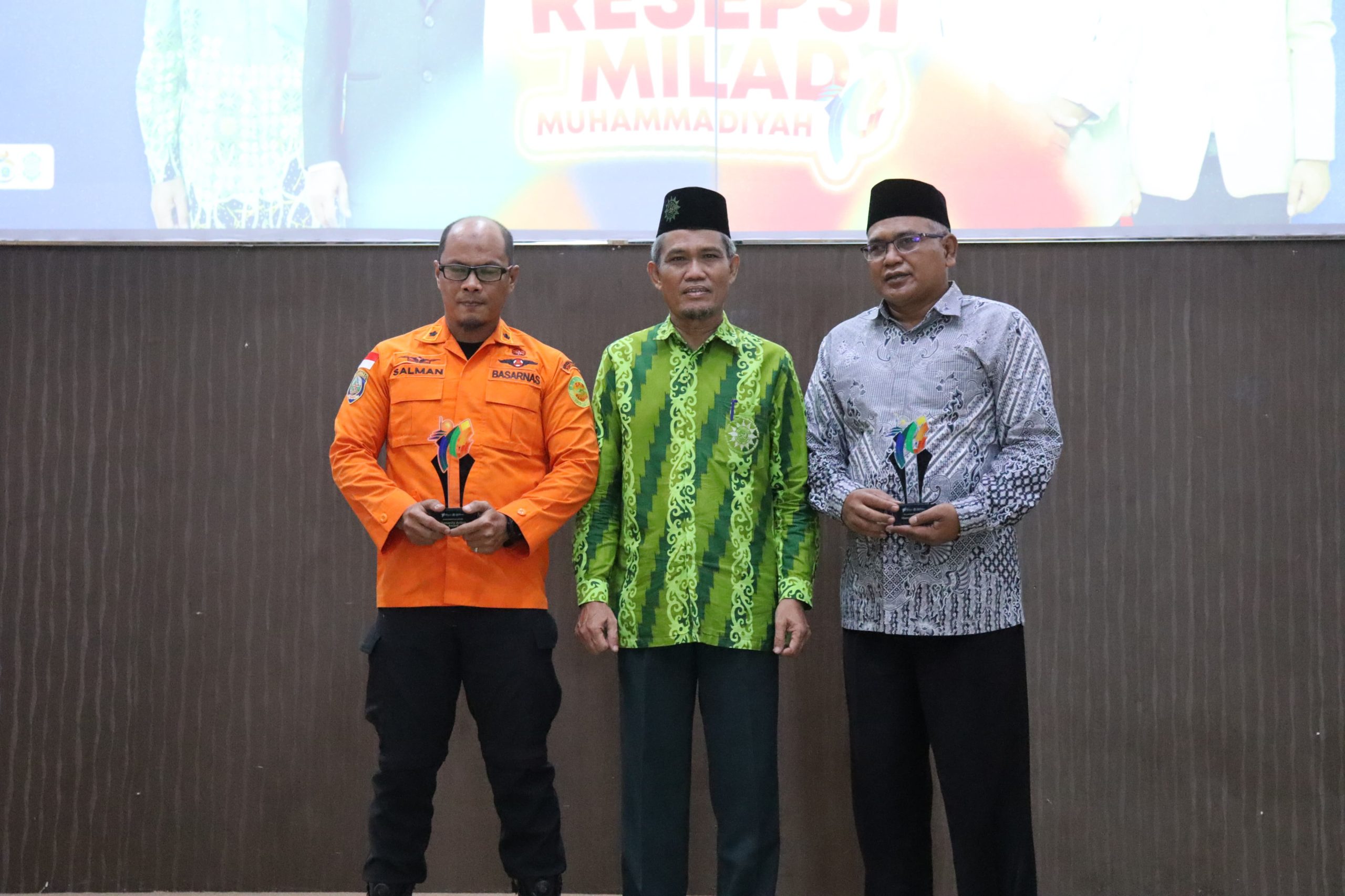 Kantor SAR Pontianak Raih Humanity Action Award di Resepsi Milad Muhammadiyah ke-113