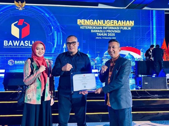 
					Jaga Eksistensi Keterbukaan Informasi, Bawaslu Kalbar Raih Penghargaan Informatif Tujuh Kali Berturut-turut