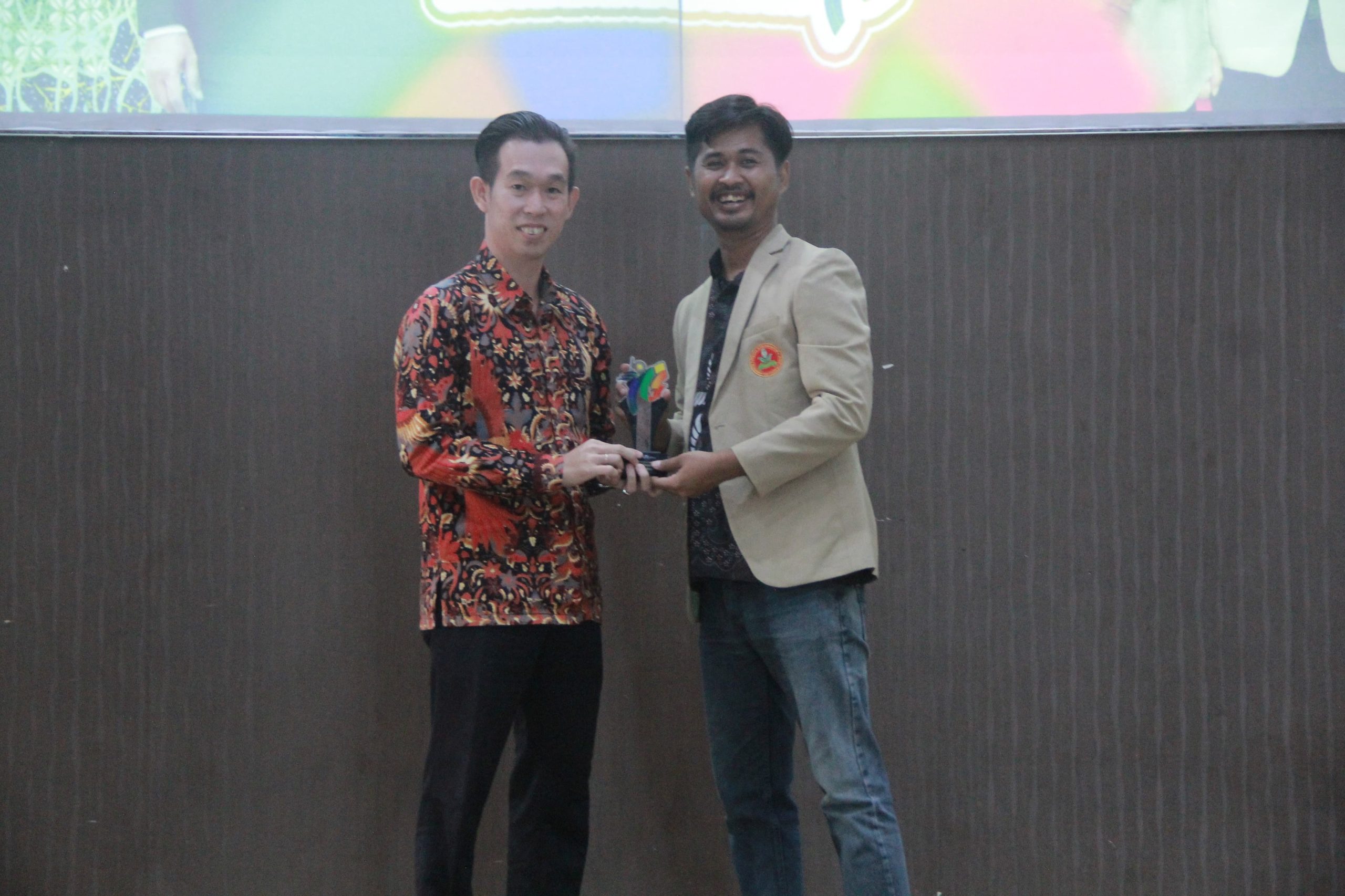 Bawaslu Kubu Raya Terima Muhammadiyah Award di Resepsi Milad Muhammadiyah ke-113