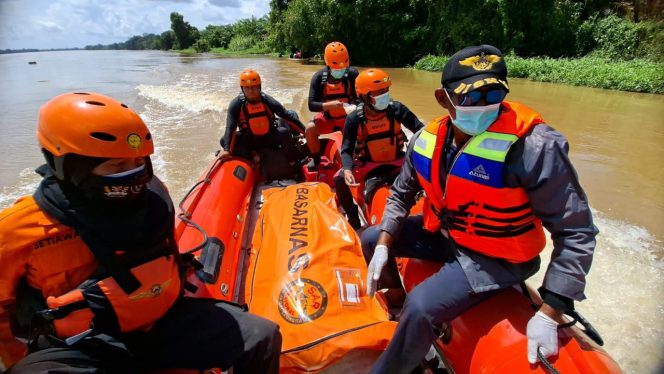
					Korban Tenggelam di Sungai Kapuas Ditemukan Meninggal Dunia Setelah Pencarian Tiga Hari
