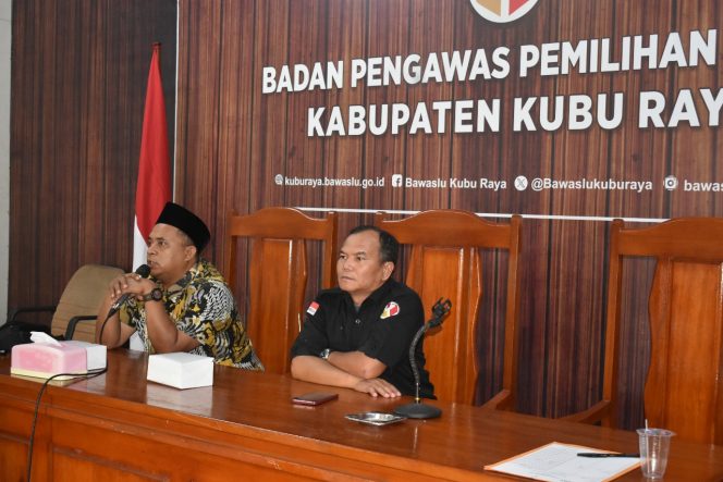 
					Bawaslu Kubu Raya Terima Kunjungan KPU untuk Matangkan Persiapan Rapat Pleno PDPB Triwulan IV 2025