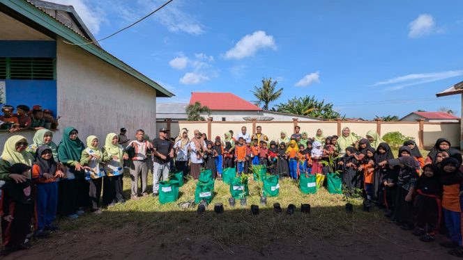 
					KREASI Kabupaten Ketapang Gelar Praktik Pendidikan Perubahan Iklim Berbasis Project Based Learning di SD Negeri 16 Benua Kayong