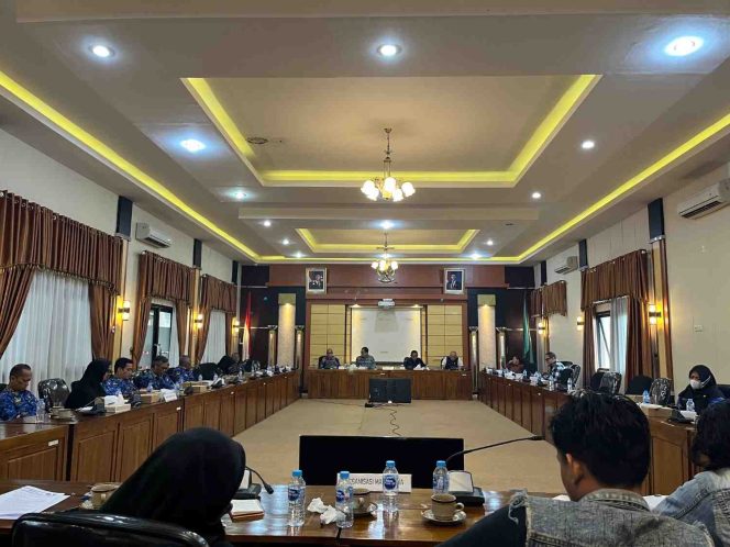 
					FOMDA, BEM SI Kalbar, dan BEM Seka Hadiri RDP DPRD Kalbar: Suara Mahasiswa Mendesak Keadilan DBH untuk Kalimantan Barat