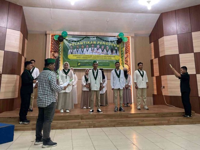 
					Pelantikan Pengurus Komisariat dan Korps HMI-WATI Komisariat UPGRI Cabang Pontianak, Tegaskan Komitmen Perubahan