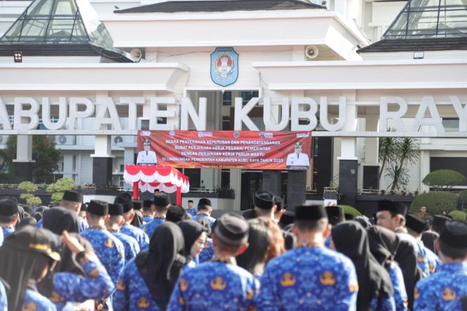 
					Ribuan PPPK Paruh Waktu Dikukuhkan, Sujiwo Tekankan Integritas dan Pelayanan