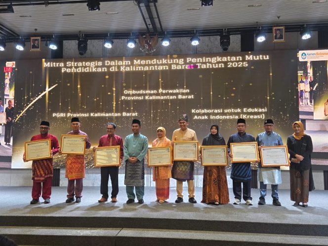 
					Program KREASI Raih Piagam Penghargaan Mitra Strategis Pendidikan Kalimantan Barat 2025