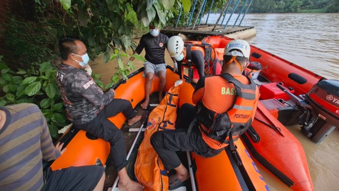 
					Dua Korban Tenggelam di Landak dan Mempawah Ditemukan Meninggal Dunia oleh Tim SAR Gabungan