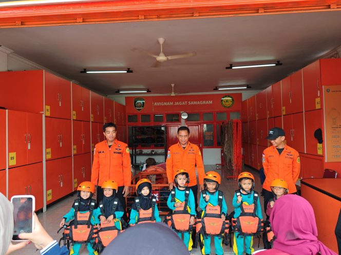 
					Kantor SAR Pontianak Gelar SAR Go To School, Tanamkan Keselamatan Sejak Dini