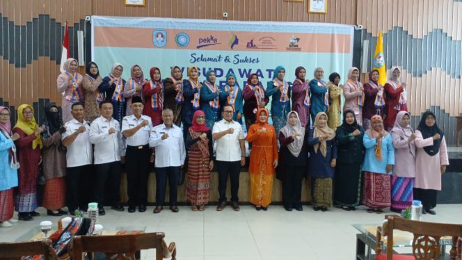 
198 Perempuan Desa di Kubu Raya Diwisuda dalam Akademi Paradigta 2026, Tegaskan Peran Strategis Perempuan dalam Pembangunan
