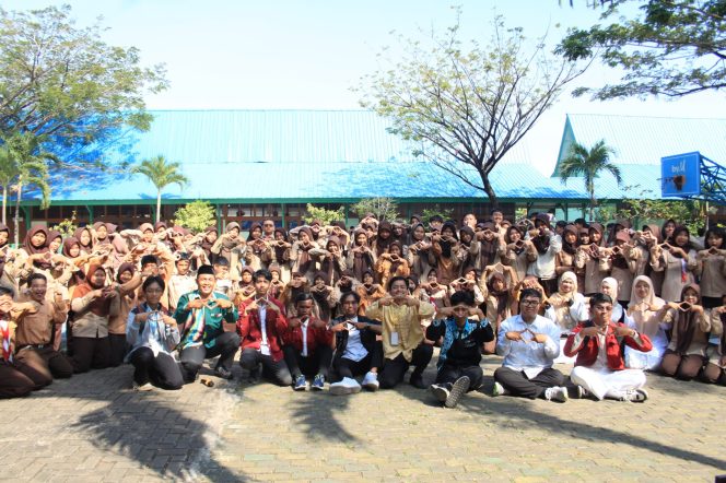 
					Remaja Mujahidin Kalbar Gelar Program “Remaja Mujahidin Go to School”, Jangkau 20 Sekolah di Pontianak