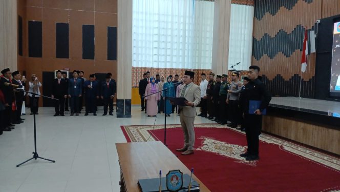 
Lantik Pejabat Baru, Bupati Kubu Raya Tekankan Integritas dan Kinerja Nyata ASN