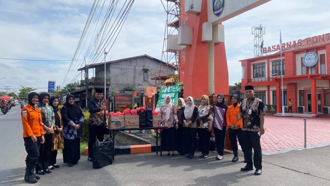 
Kantor SAR Pontianak Bagikan Paket Takjil, Peringati HUT ke-54 Basarnas dan Ramadan