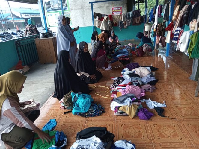 
					Semarak Ramadan 1447 H, Aisyiyah Kubu Raya Berbagi Pakaian Layak Pakai untuk Warga