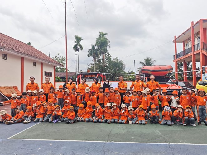 
					Kantor SAR Pontianak Gelar SAR Go To School, Tanamkan Keselamatan Sejak Usia Dini