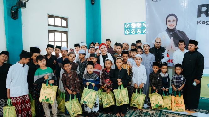 
					Safari Ramadhan di Mempawah, Bendahara Umum DPP PSI Kunjungi Pesantren Al Husain