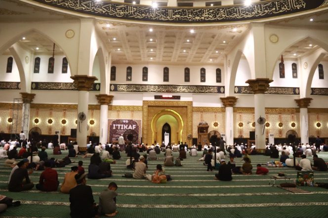 
					Masjid Raya Mujahidin Pontianak Gelar I’tikaf 10 Malam Terakhir Ramadan, Remaja Mujahidin Siapkan 1.000 Porsi Sahur