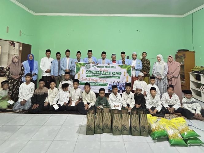 
					DPD BKPRMI Kubu Raya Berbagi Santunan Anak Yatim dan Dhuafa di Tiga Kecamatan