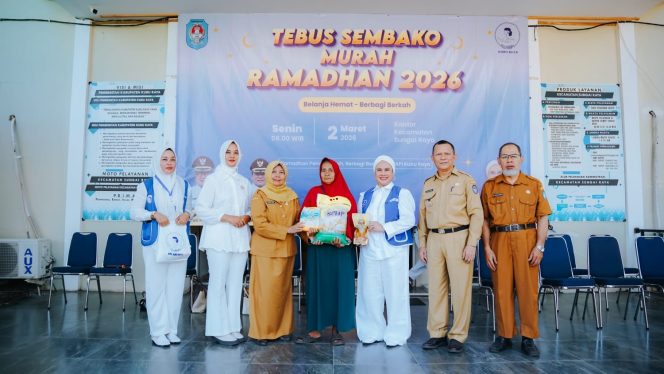 
					IWAPI Kubu Raya Hadirkan Kegiatan Tebus Sembako Murah, Fenty Noverita: Kami Ingin Membantu Masyarakat Memperoleh Kebutuhan Pokok Terjangkau