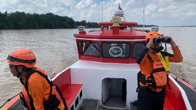 
					Hari Ke-4 Pencarian ABK Hilang, Tim SAR Gabungan Sisir Sungai Kapuas di Sanggau