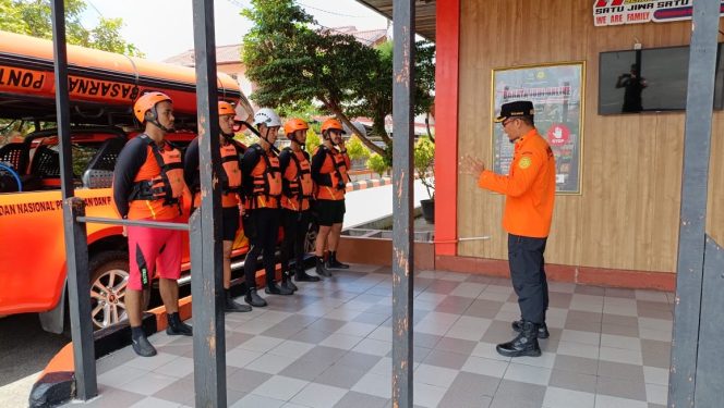 
					Tim SAR Gabungan Lakukan Pencarian Penumpang KM Swadesi yang Terjatuh di Sungai Kapuas