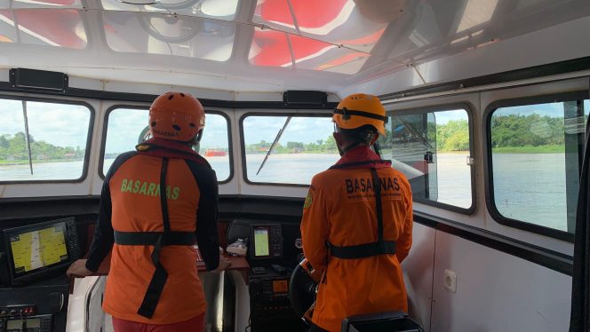 
					Tim SAR Gabungan Cari 3 ABK Kapal MV JH 07 yang Terbalik di Sungai Kapuas