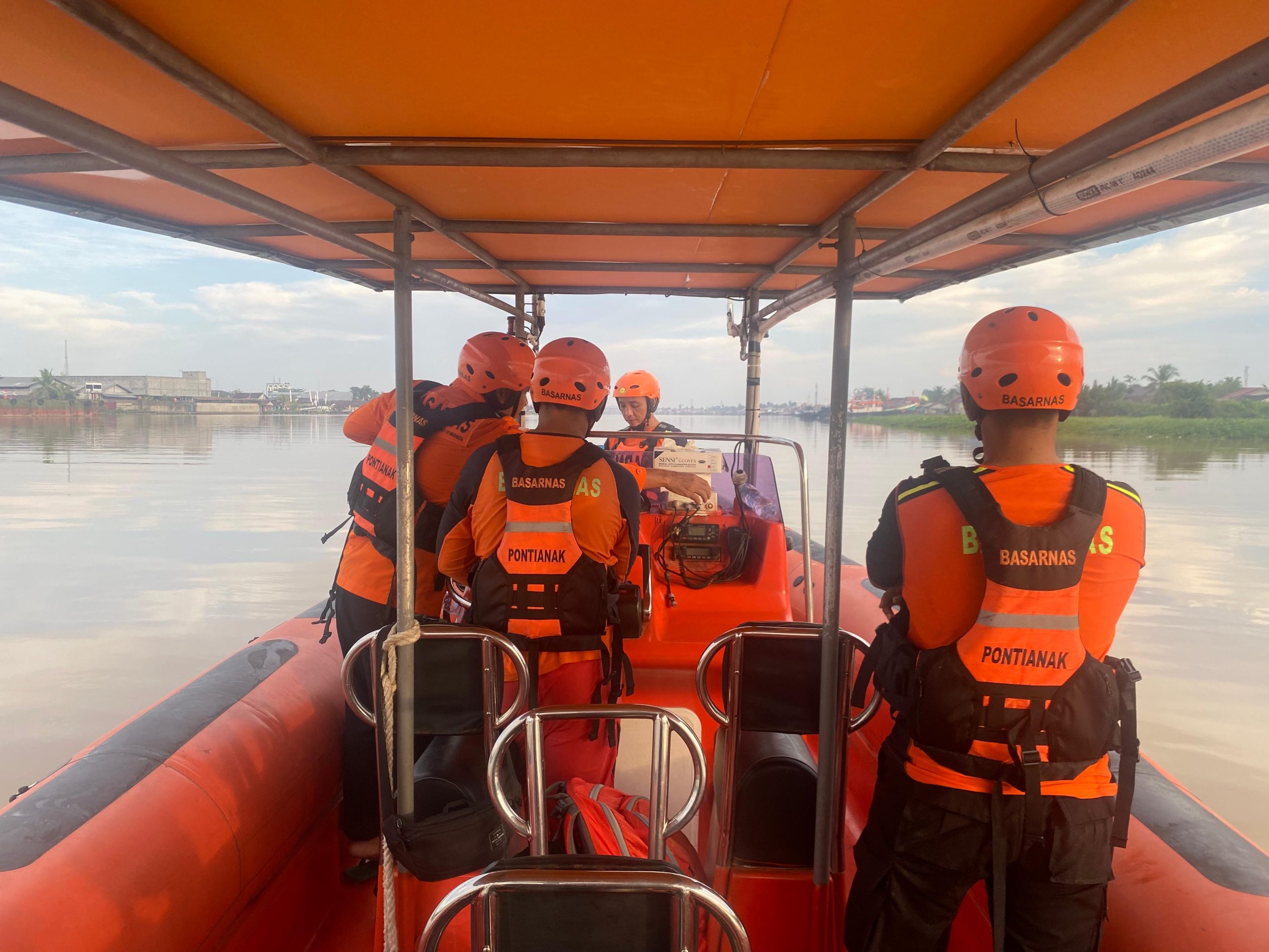 Hari Ke-3 Pencarian, Tim SAR Gabungan Temukan Anak Tenggelam di Sungai Kapuas
