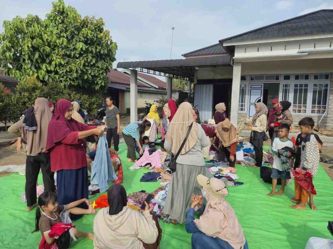 
					Bazar Pakaian Gratis Hadirkan Kebahagiaan Ramadhan bagi Warga Rasau Jaya