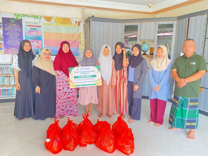 
					Sedekah Berantai PDNA Kota Pontianak Masuki Satu Dekade, Puluhan Paket Sembako Disalurkan