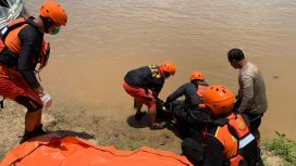 Dua ABK Korban Kapal Terbalik di Sungai Kapuas Sanggau Ditemukan Meninggal, Satu Masih Dicari