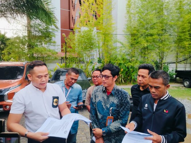 
					Kuasa Hukum Sebut Penetapan Ketua Bawaslu Pontianak sebagai Tersangka Terlalu Dini