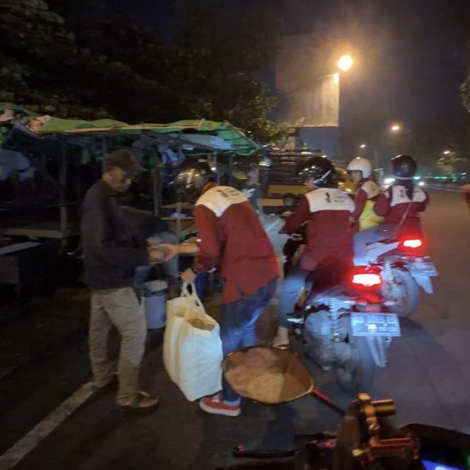 
					Merajut Kebaikan Ramadan: BEM Universitas OSO Pontianak Tutup Program Sosial dengan Sahur On The Road