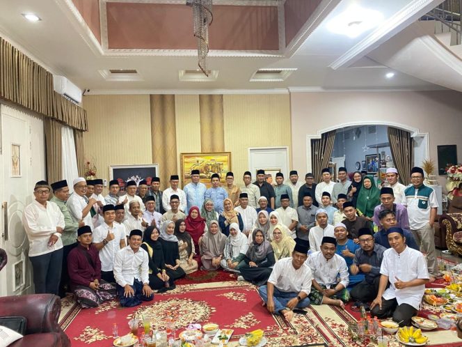 
					Silaturahmi Ramadan, MW KAHMI Kalbar dan MD KAHMI Kubu Raya Gelar Buka Puasa Bersama di Kediaman Wakil Bupati Kubu Raya
