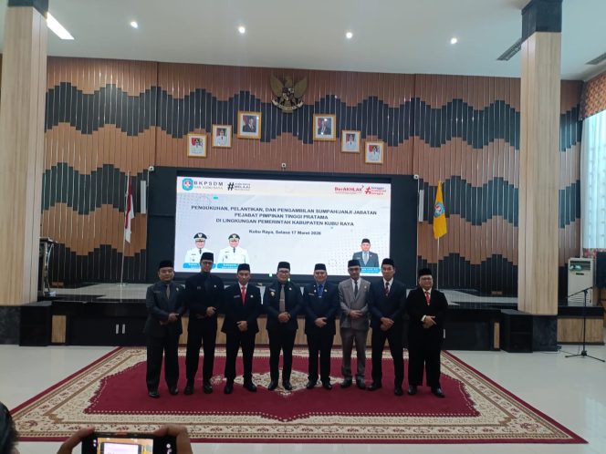 
Bupati Kubu Raya Lantik Sejumlah Pejabat Pimpinan Tinggi Pratama